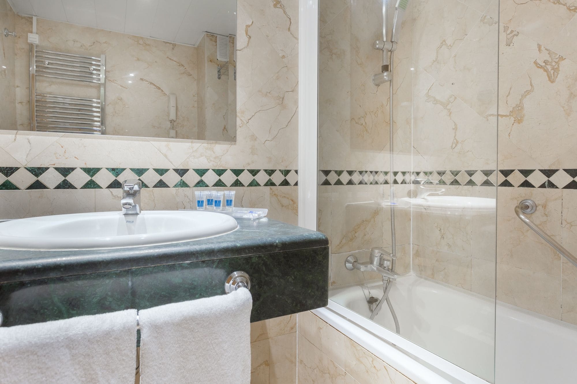 Apartamentos Leganitos Мадрид Екстериор снимка