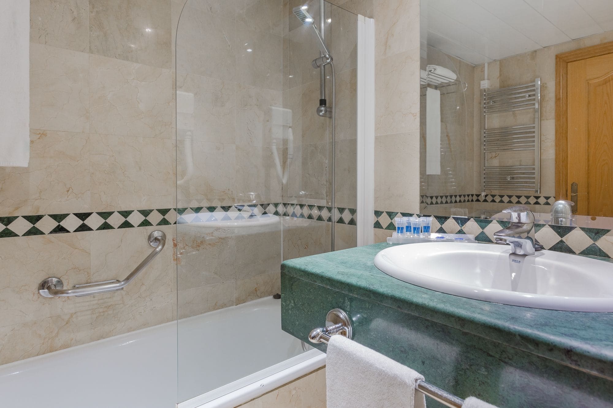Apartamentos Leganitos Мадрид Екстериор снимка